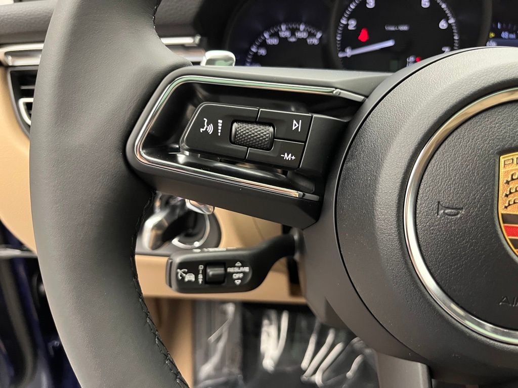 Thumbnail: 2025 Porsche Macan - 13