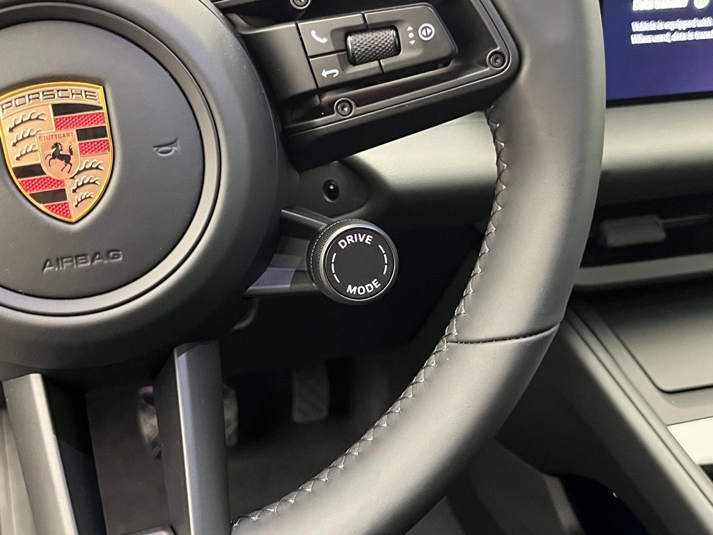 Thumbnail: 2025 Porsche Macan - 15