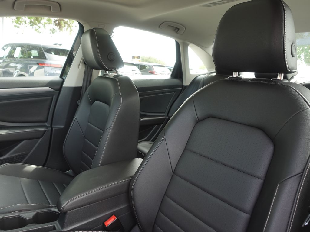 Used 2024  Volkswagen 1.5T SE image 23