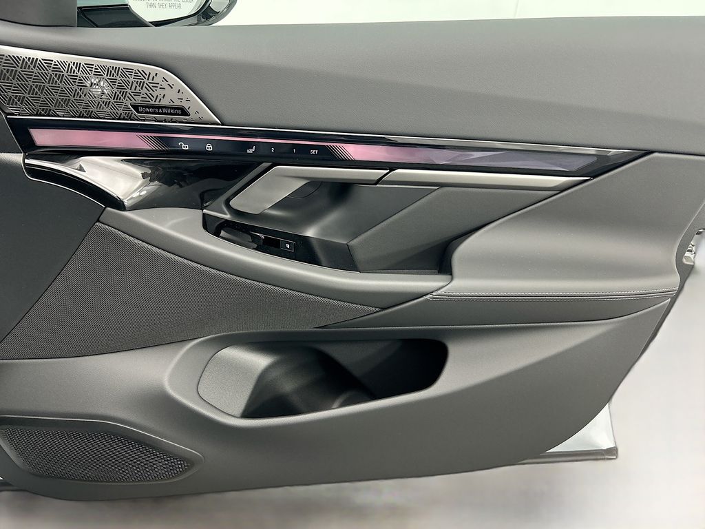 Thumbnail: 2026 BMW i5 - 24