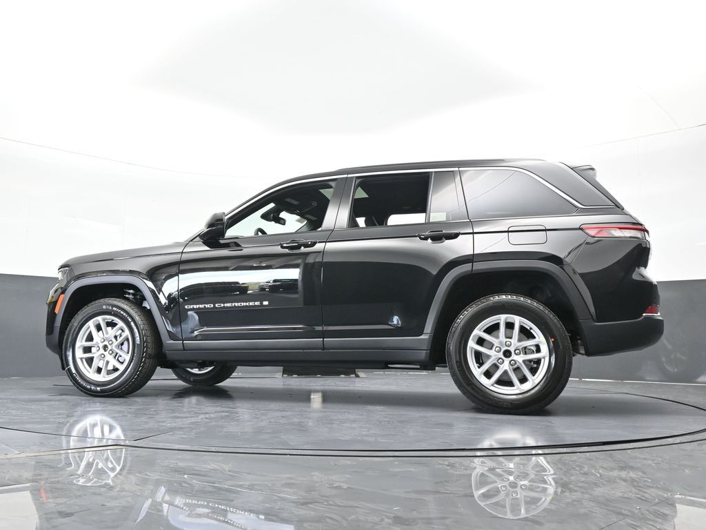 New 2026 Diamond Black Crystal Pearlcoat Jeep Laredo X image 55