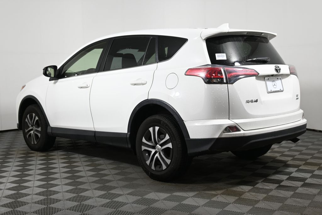 Thumbnail: 2018 Toyota RAV4 - 5