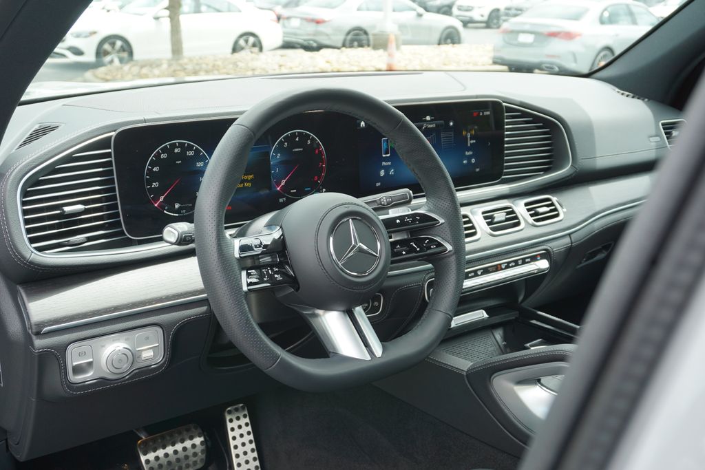 2025 Mercedes-Benz GLS 450 4MATIC 24