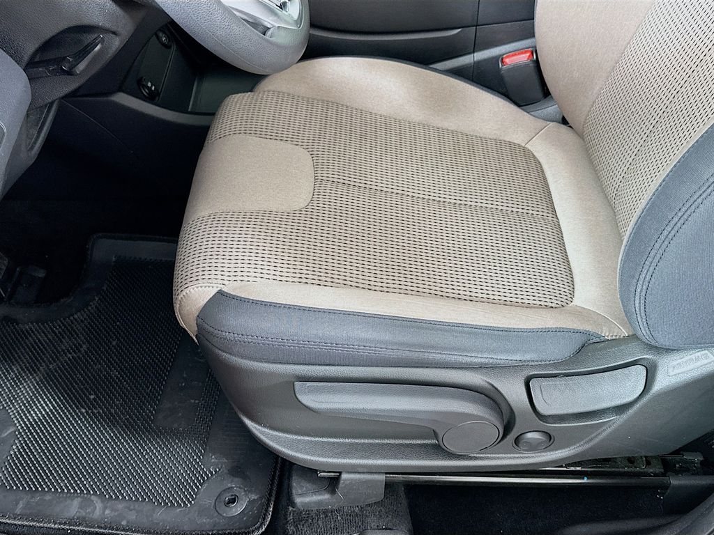 2023 Hyundai Santa Fe SE 19