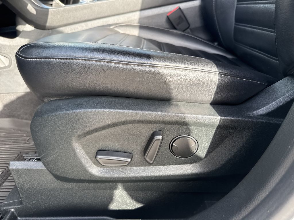 2022 Ford Edge SEL Silver at Martin Chrysler Dodge Jeep Ram