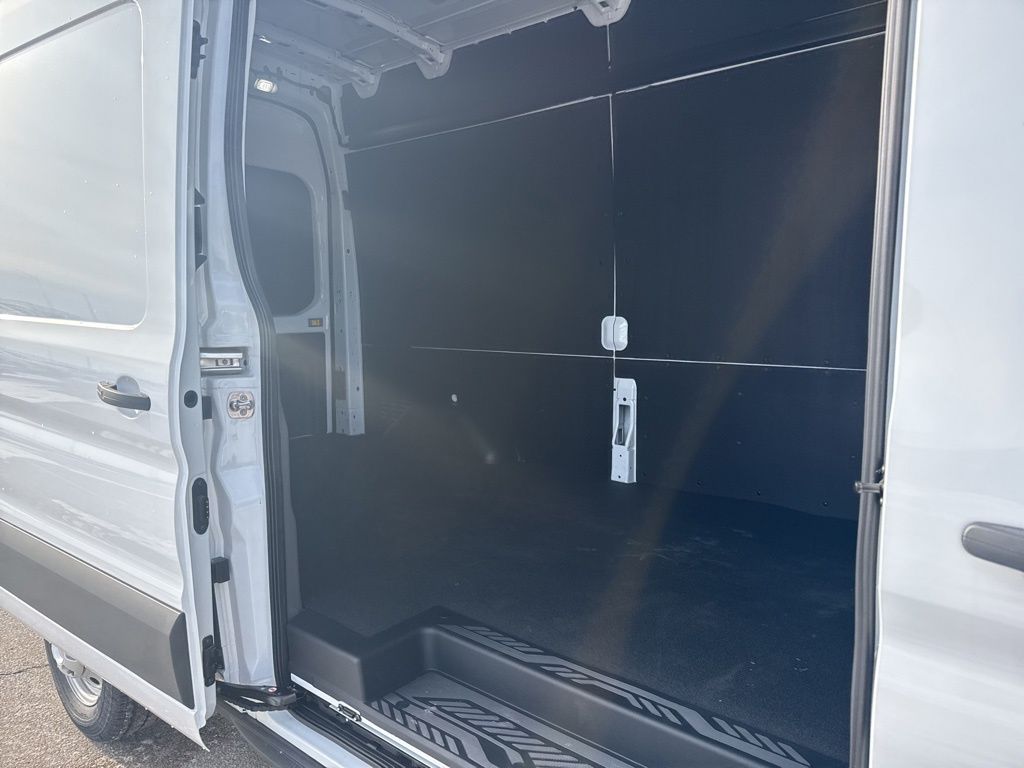 New 2025 White Ford Base image 21