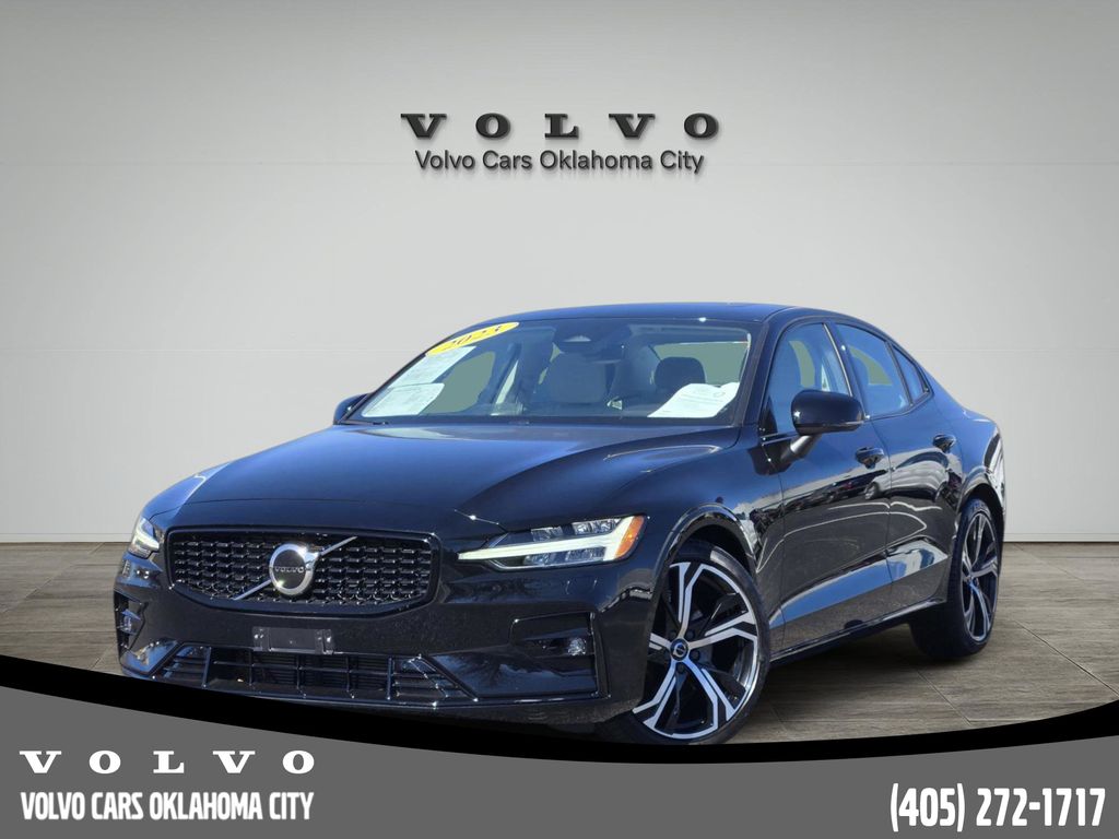 2023 Volvo S60 B5 Core Dark Theme FWD