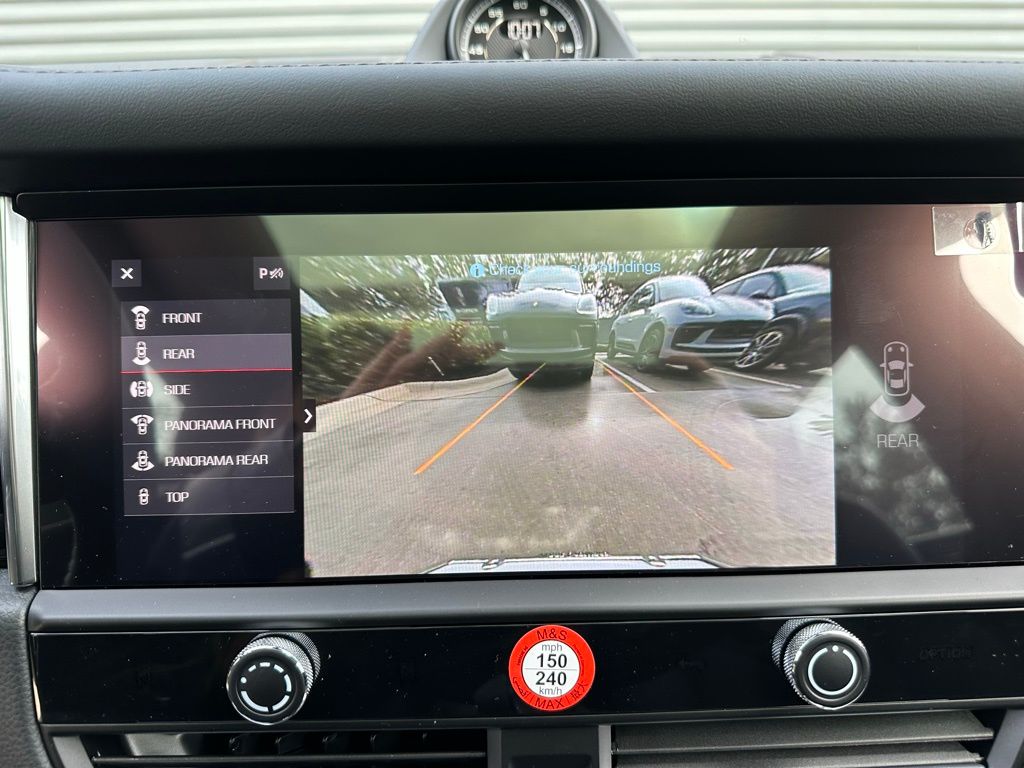 Thumbnail: 2026 Porsche Macan - 32