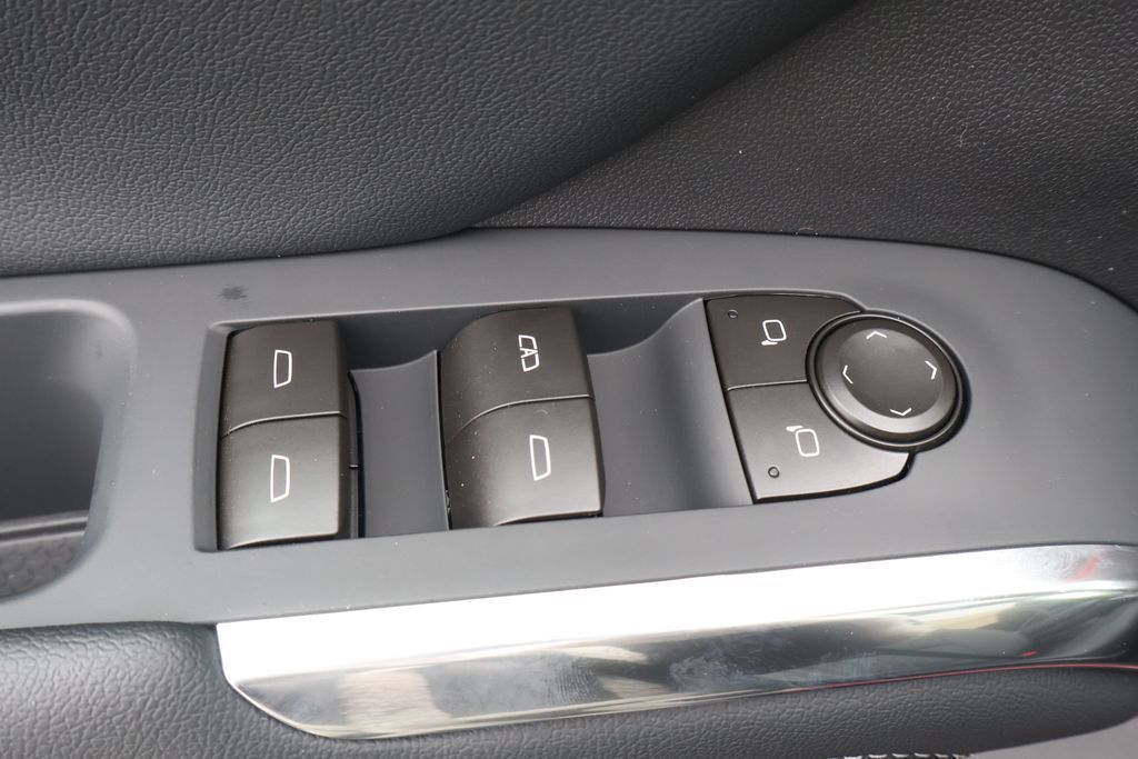 Thumbnail: 2026 Chevrolet Traverse - 18