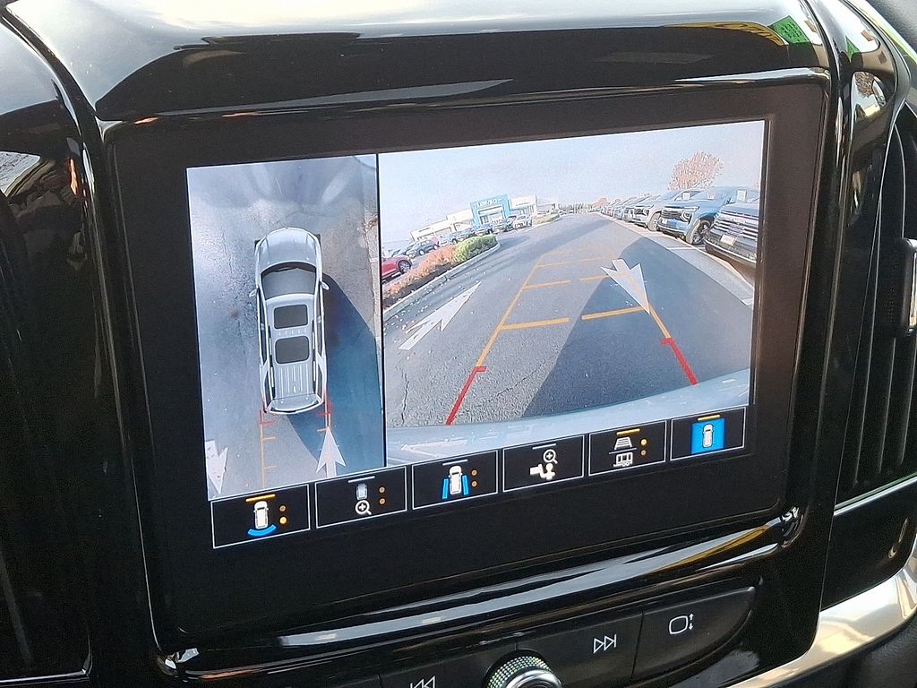 Thumbnail: 2023 Chevrolet Traverse - 19