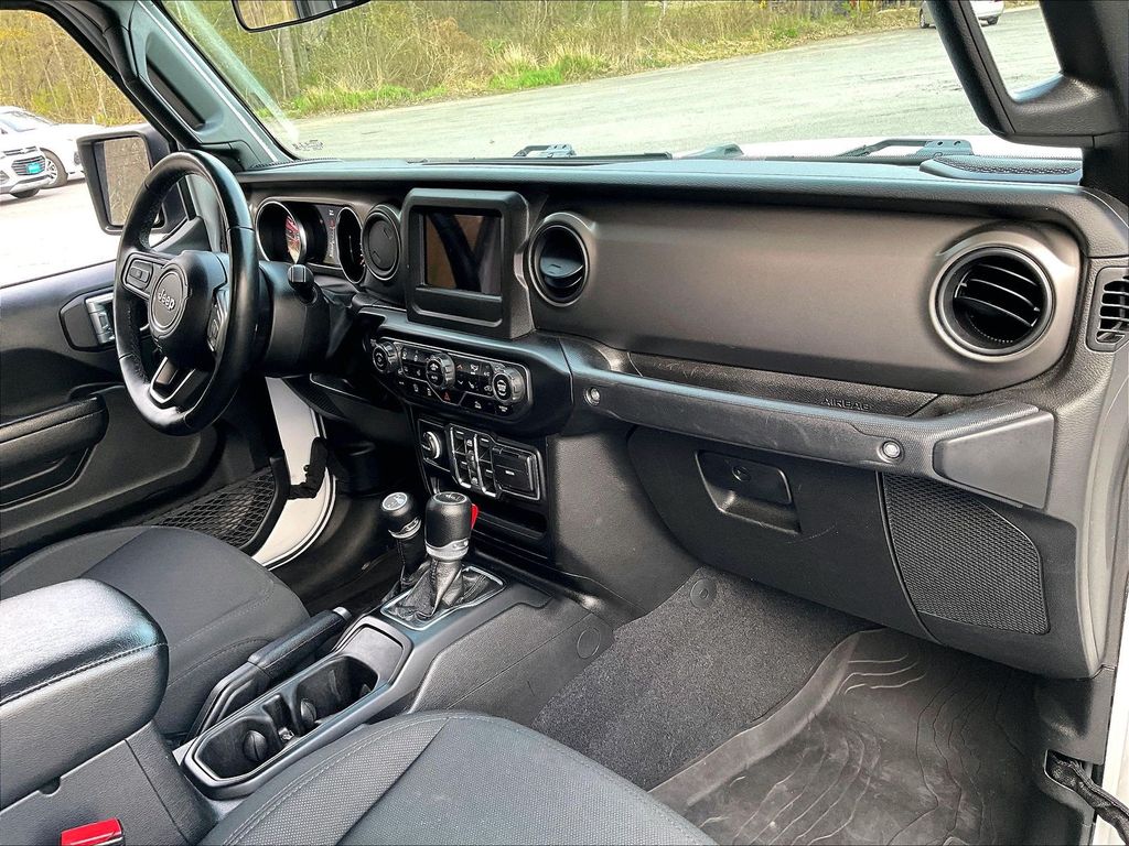 2022 Jeep Gladiator — photo 14