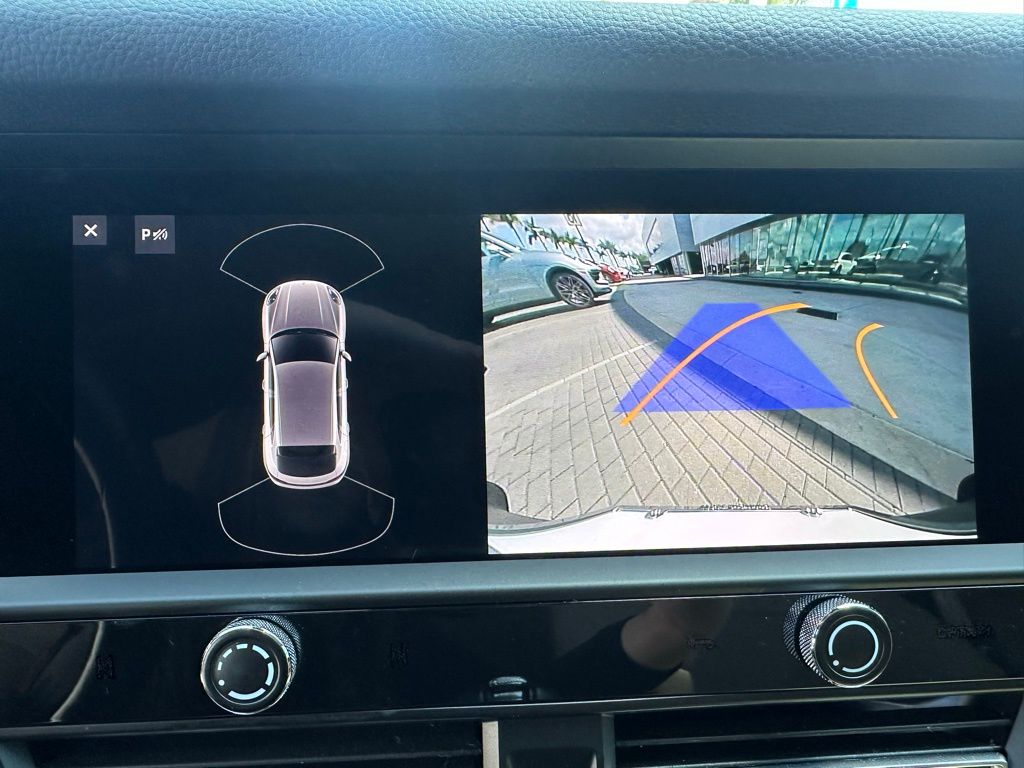 Thumbnail: 2023 Porsche Macan - 29