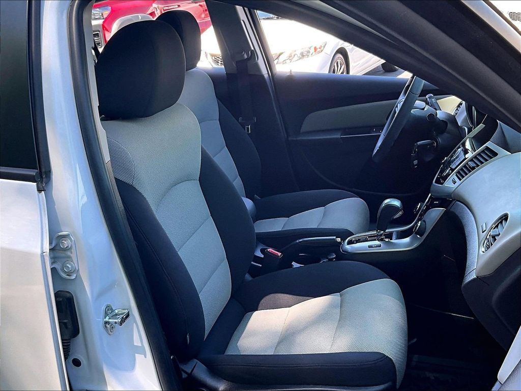 2016 Chevrolet Cruze Limited — photo 11