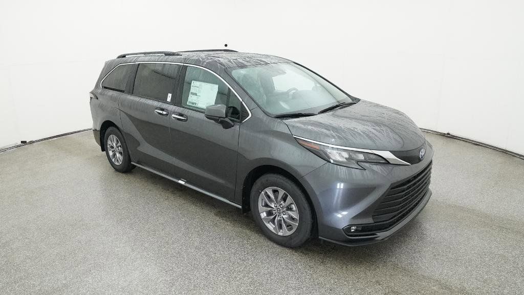 Thumbnail: 2025 Toyota Sienna - 21