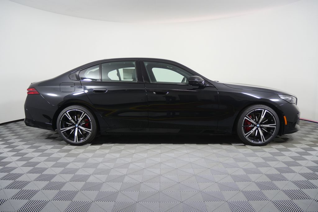Thumbnail: 2027 BMW 5 Series - 2