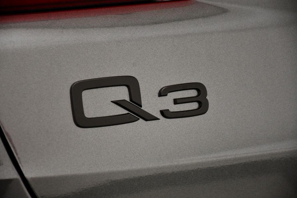 Thumbnail: 2025 Audi Q3 - 9
