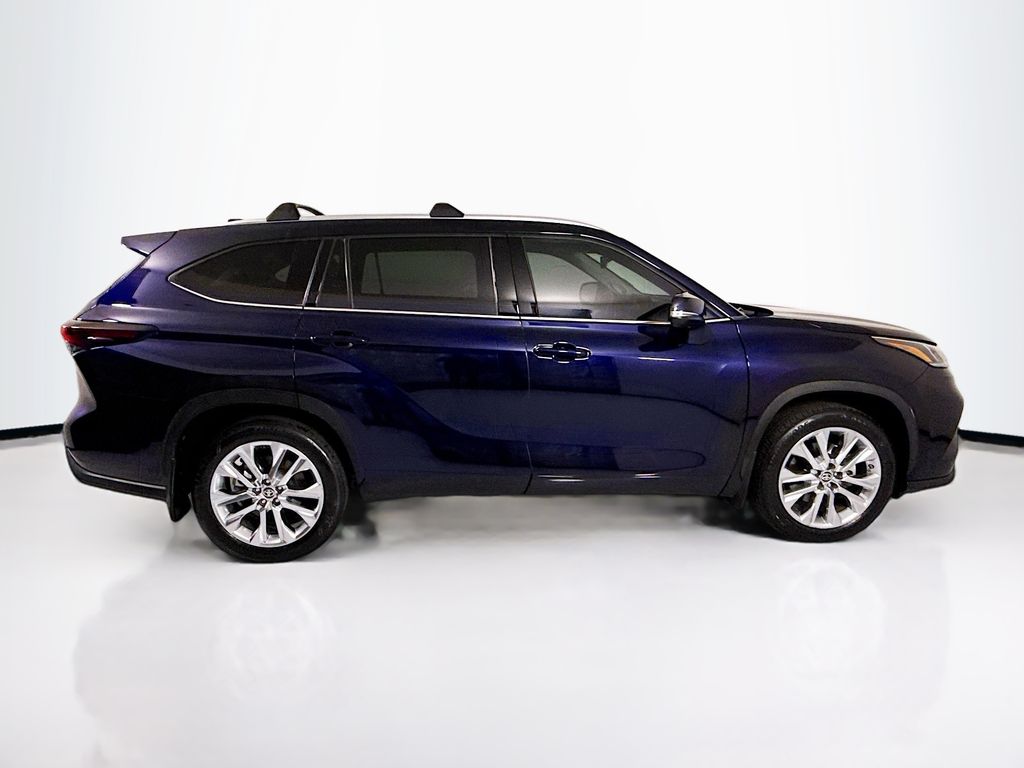 Thumbnail: 2024 Toyota Highlander - 4