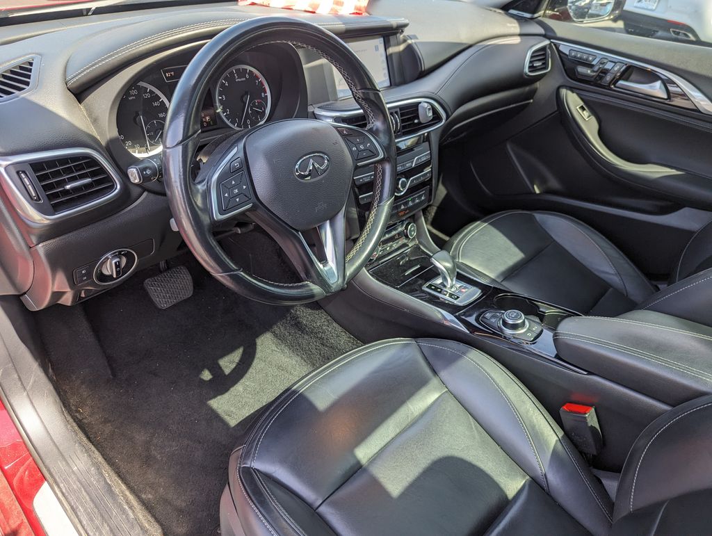 2017 INFINITI QX30 Premium 24