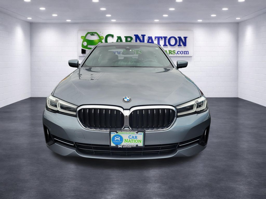 Photo 2 of 2021 BMW 5 Series 540i xDrive