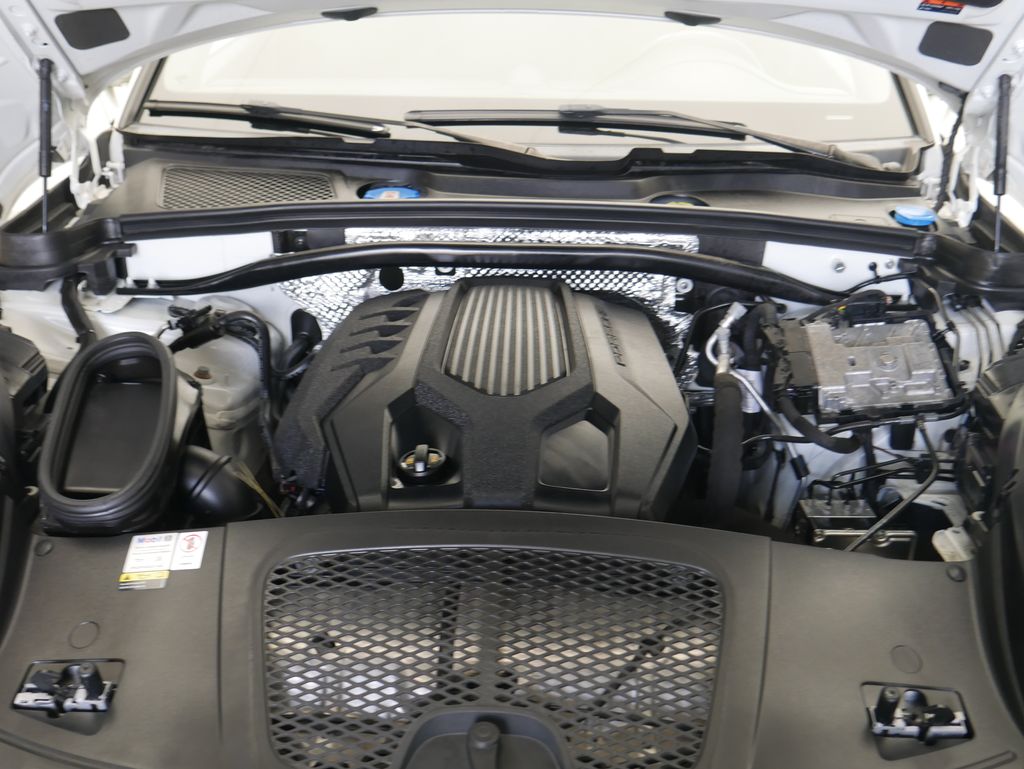 Thumbnail: 2023 Porsche Macan - 12