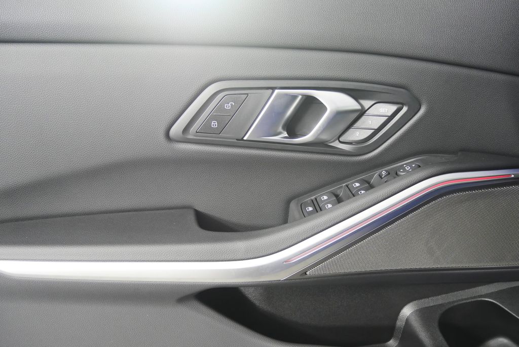 Thumbnail: 2026 BMW 3 Series - 10