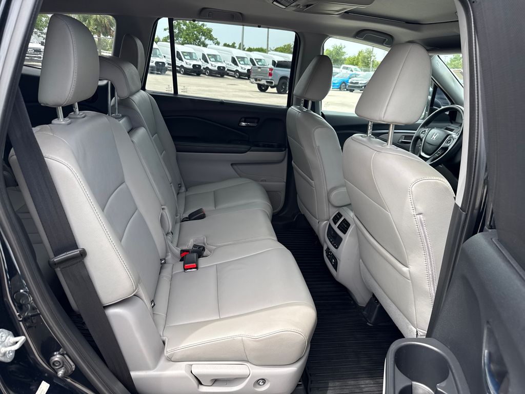 Used 2016  Honda EX-L image 26