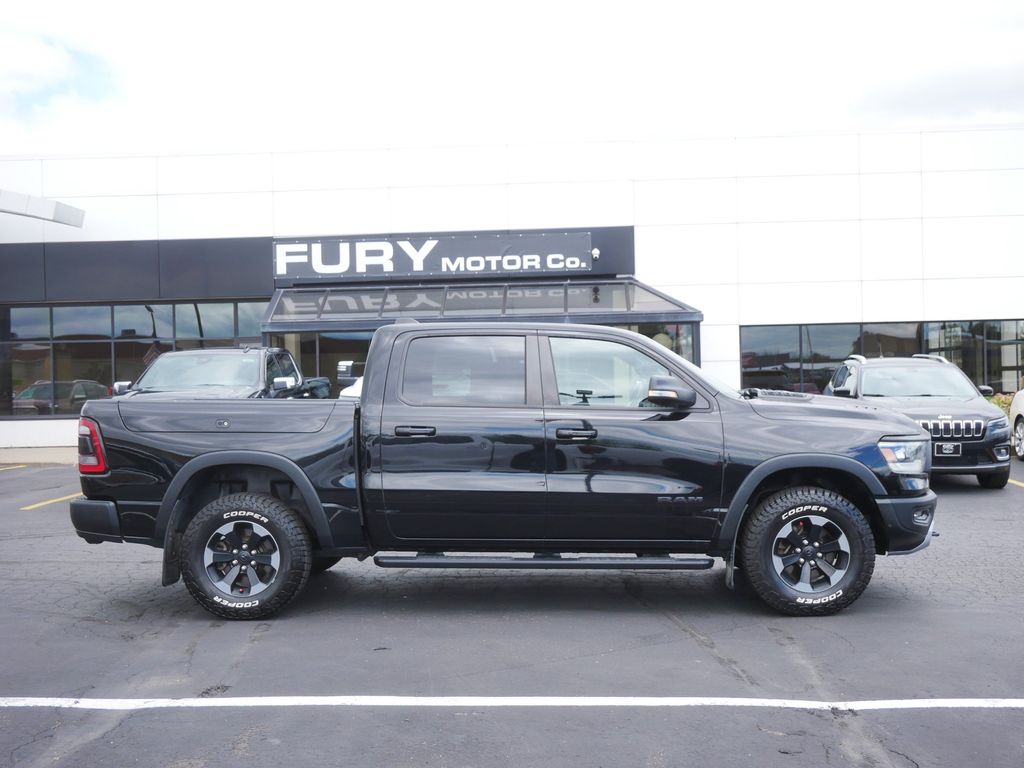 Diamond Black Crystal Pearlcoat 2019 RAM 1500 Pickup Truck Four-Wheel Drive 8-Speed Automatic