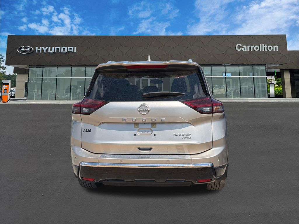 Used 2024 Gold Nissan Platinum image 5