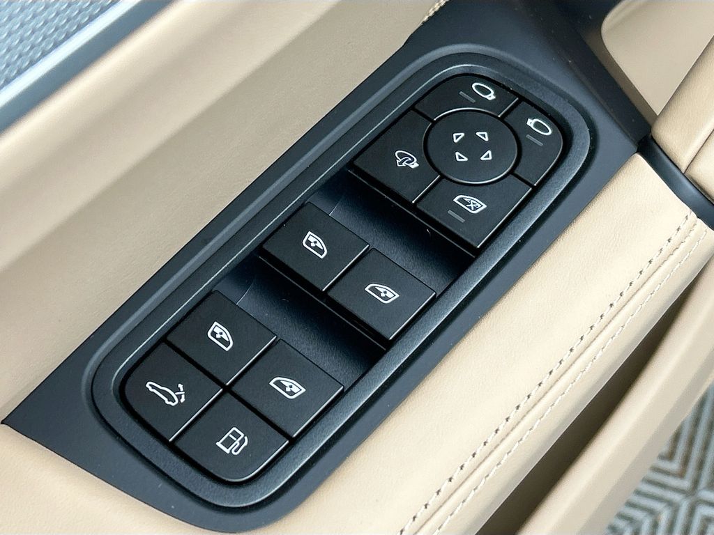 Thumbnail: 2026 Porsche Cayenne - 24