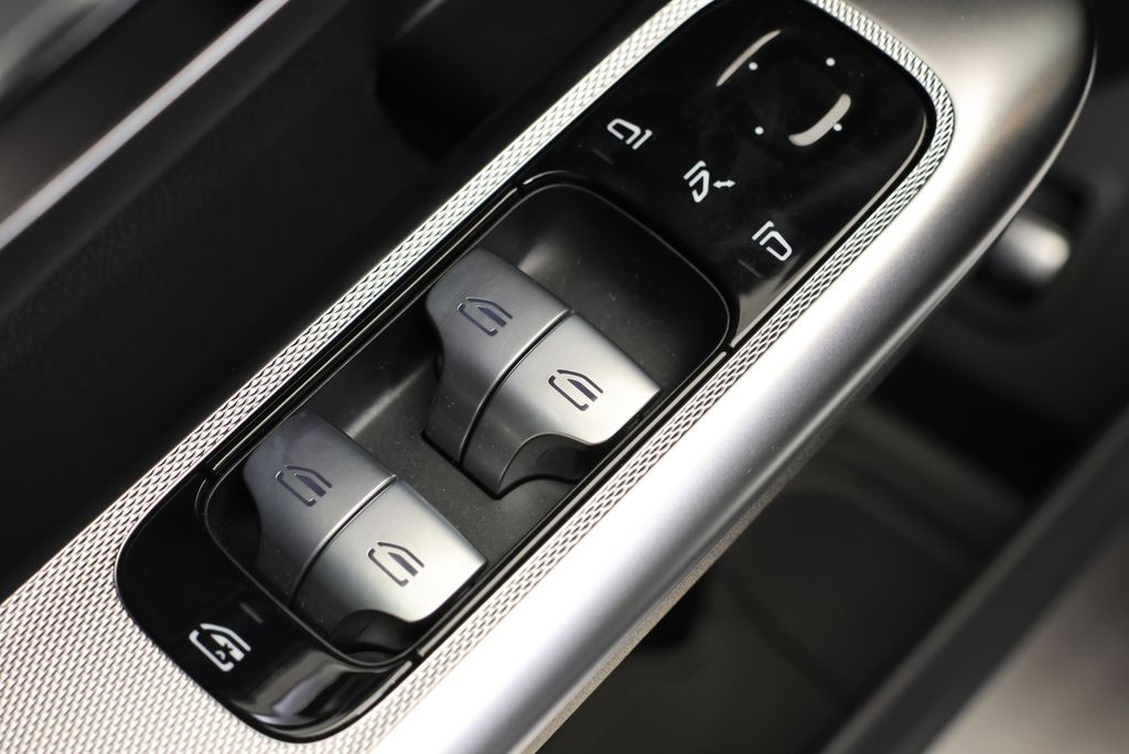 Thumbnail: 2027 Mercedes-Benz GLC - 31