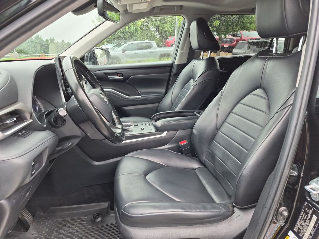 Used Car 2022 Toyota Highlander  Xle For Sale Under $30,000 In Austin, Texas