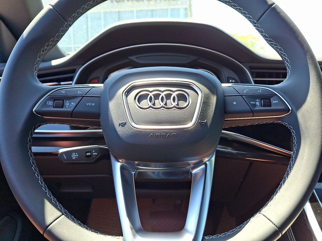 Thumbnail: 2026 Audi Q8 - 10