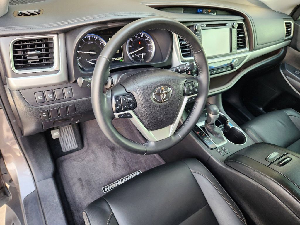 2017 Toyota Highlander XLE 2