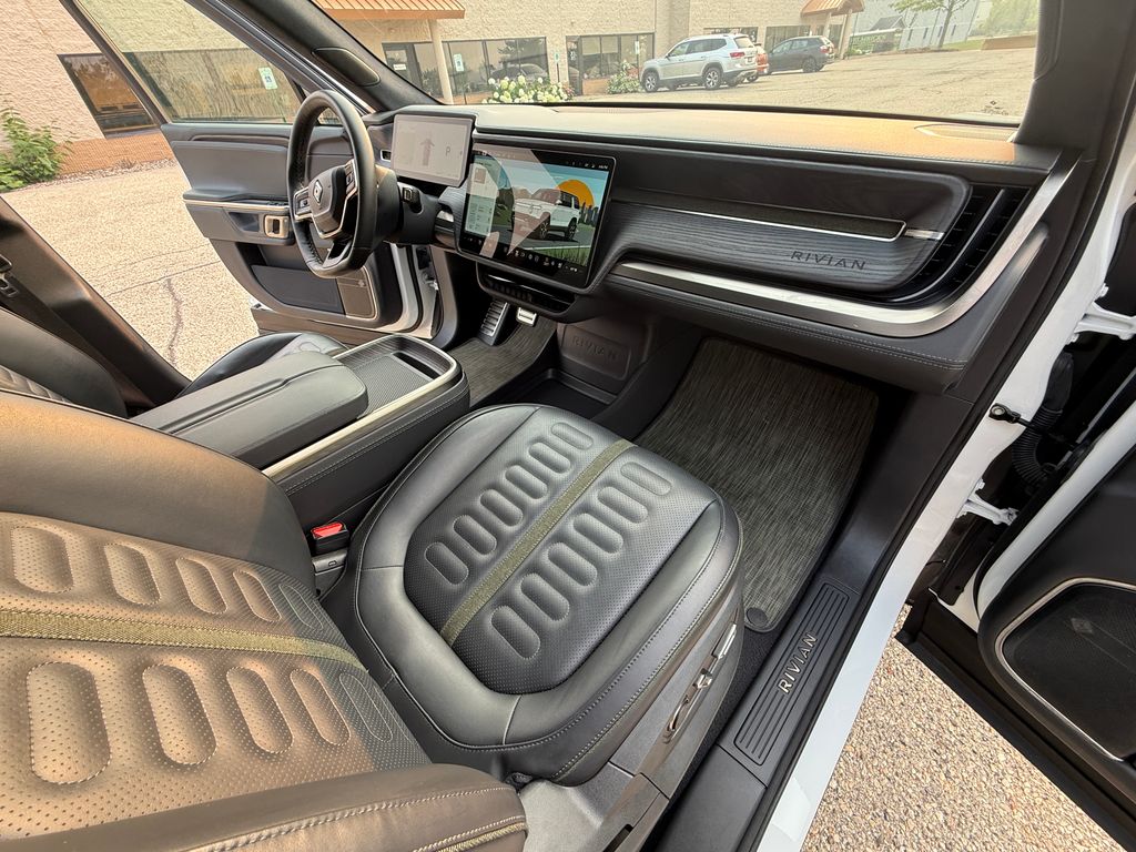 Rivian R1S