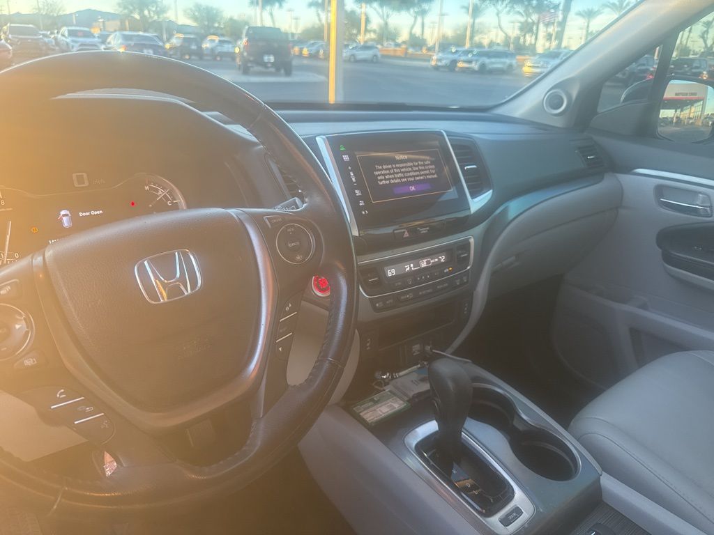 Thumbnail: 2016 Honda Pilot - 8