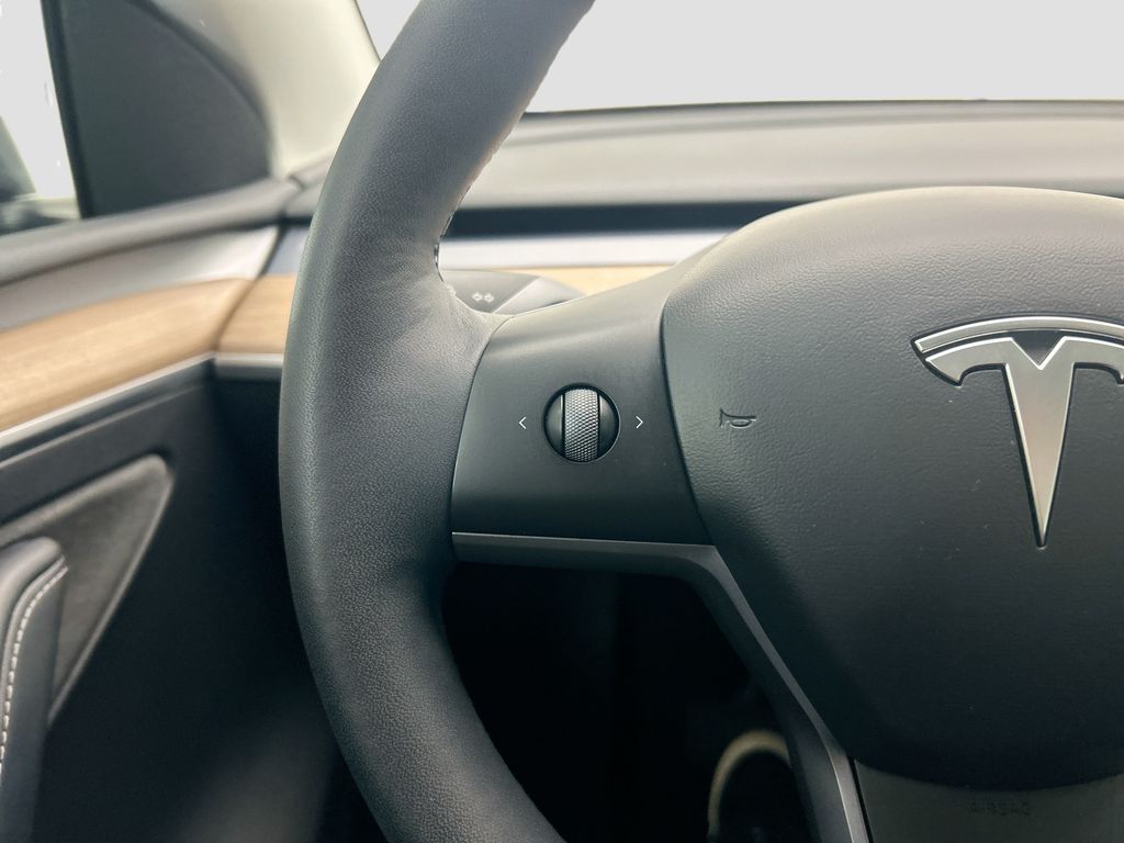 Thumbnail: 2022 Tesla Model Y - 11