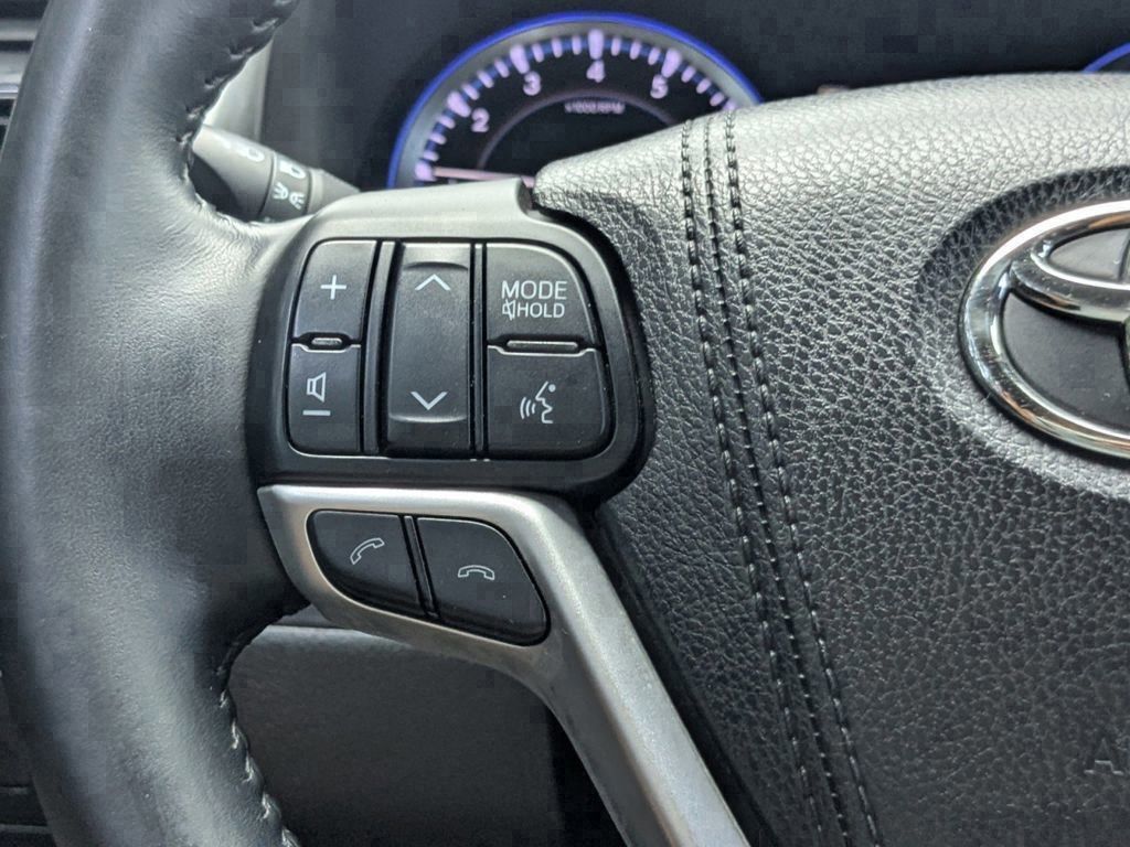 2017 Toyota Highlander SE