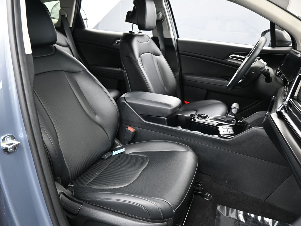 Used 2025 Everlasting Silver Kia EX image 48