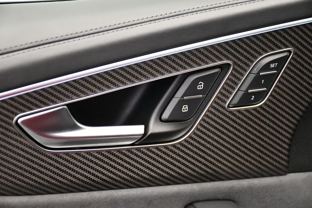 2024 Audi SQ8 Prestige 32