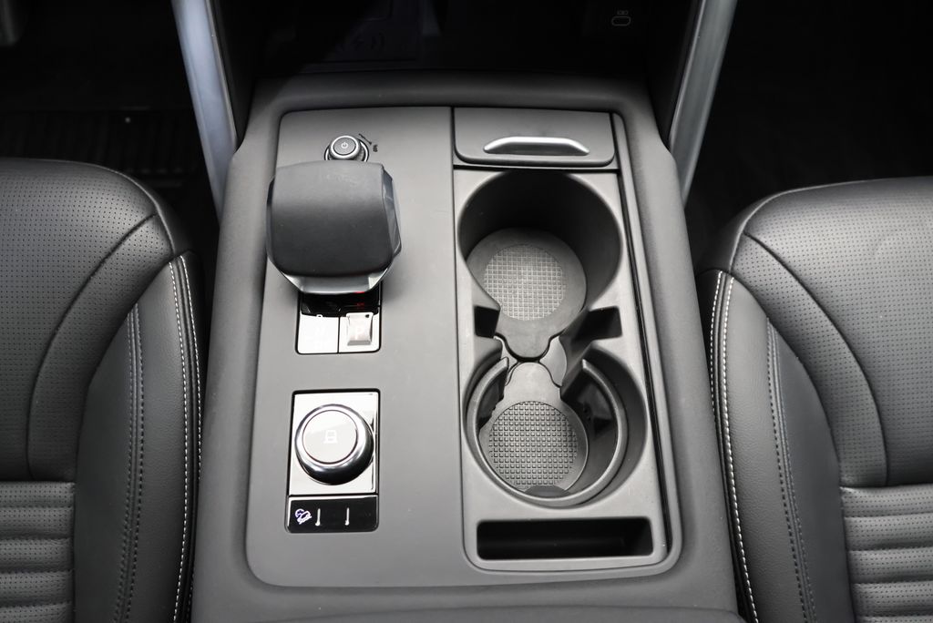 Thumbnail: 2025 Land Rover Discovery - 25