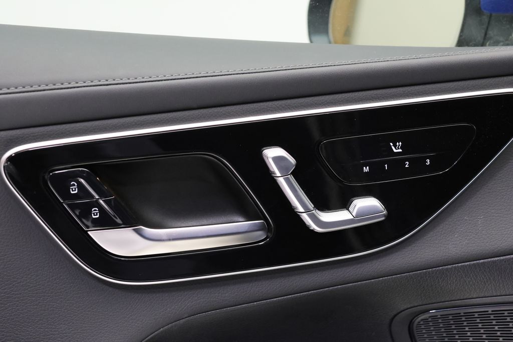 Thumbnail: 2025 Mercedes-Benz GLC - 28