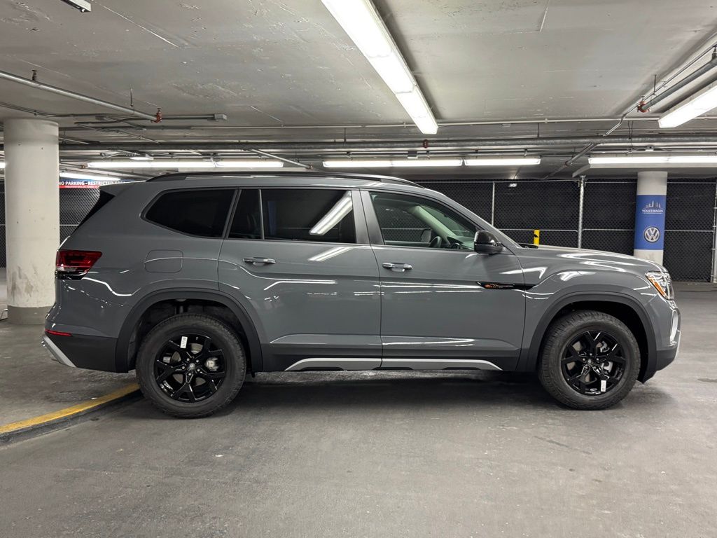 2025 Volkswagen Atlas  38