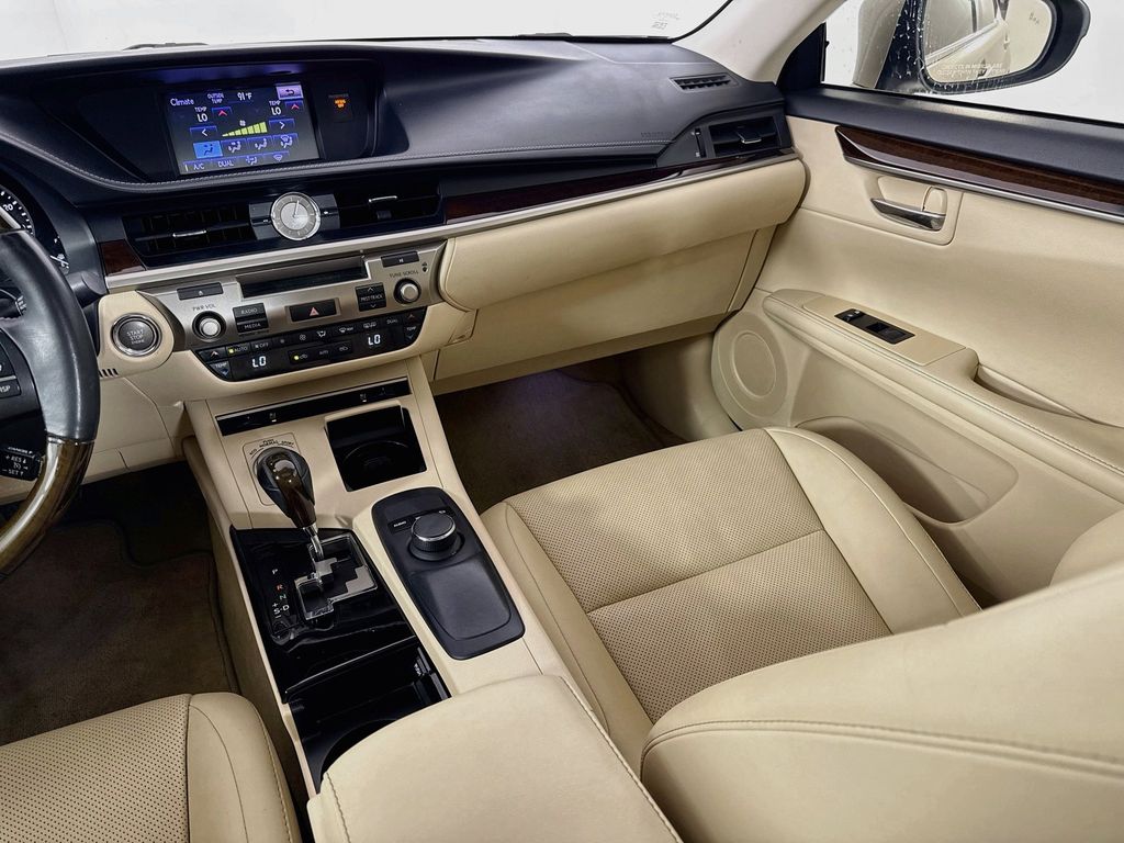 Thumbnail: 2014 Lexus ES - 24