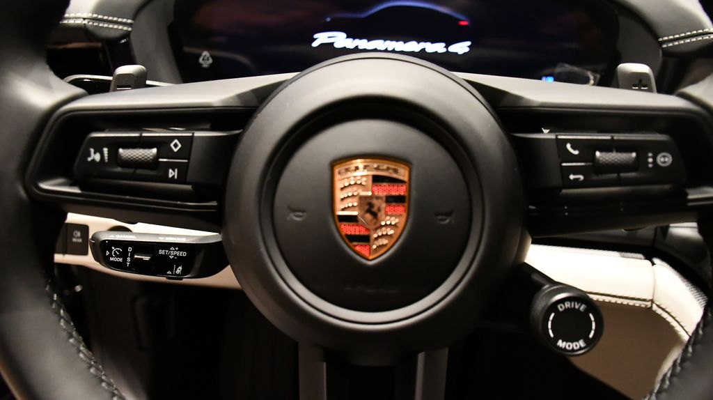 Thumbnail: 2026 Porsche Panamera - 11