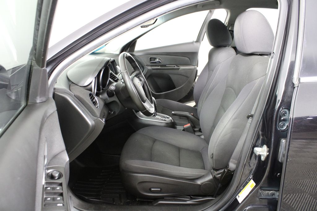 Used 2013 Chevrolet Cruze for sale in 