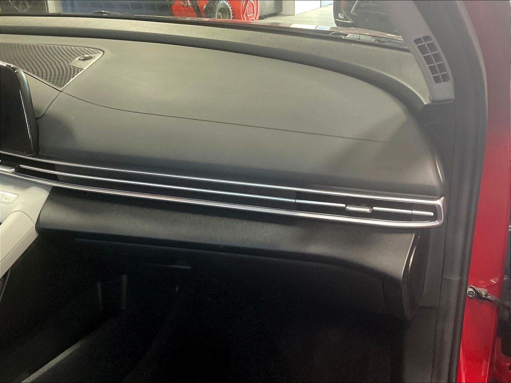 2025 Hyundai Elantra — photo 13