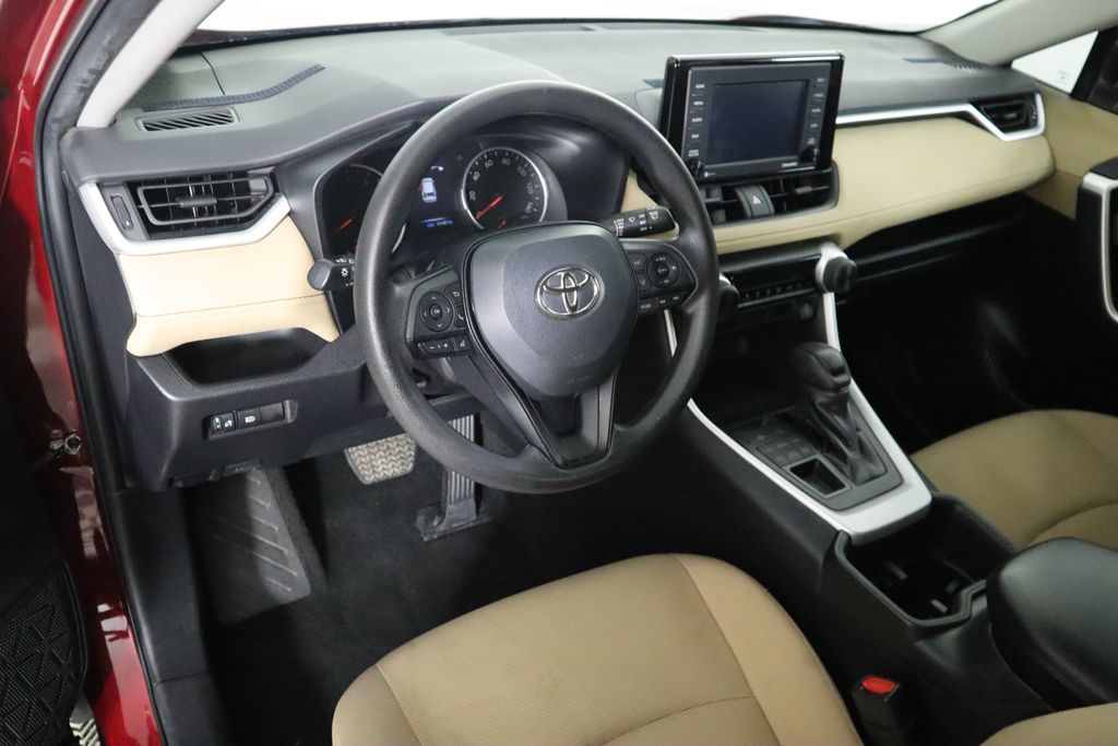 2022 Toyota RAV4 LE 9