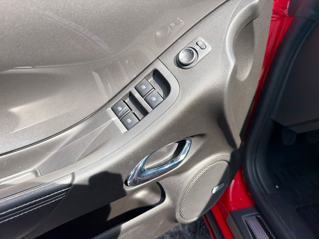 Thumbnail: 2011 Chevrolet Camaro - 21