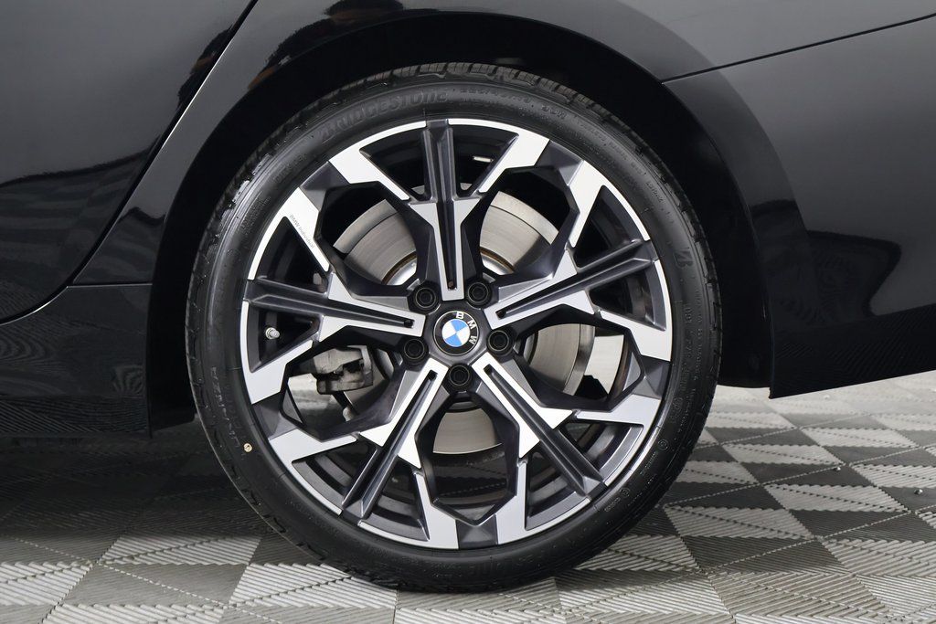 Thumbnail: 2025 BMW 3 Series - 16