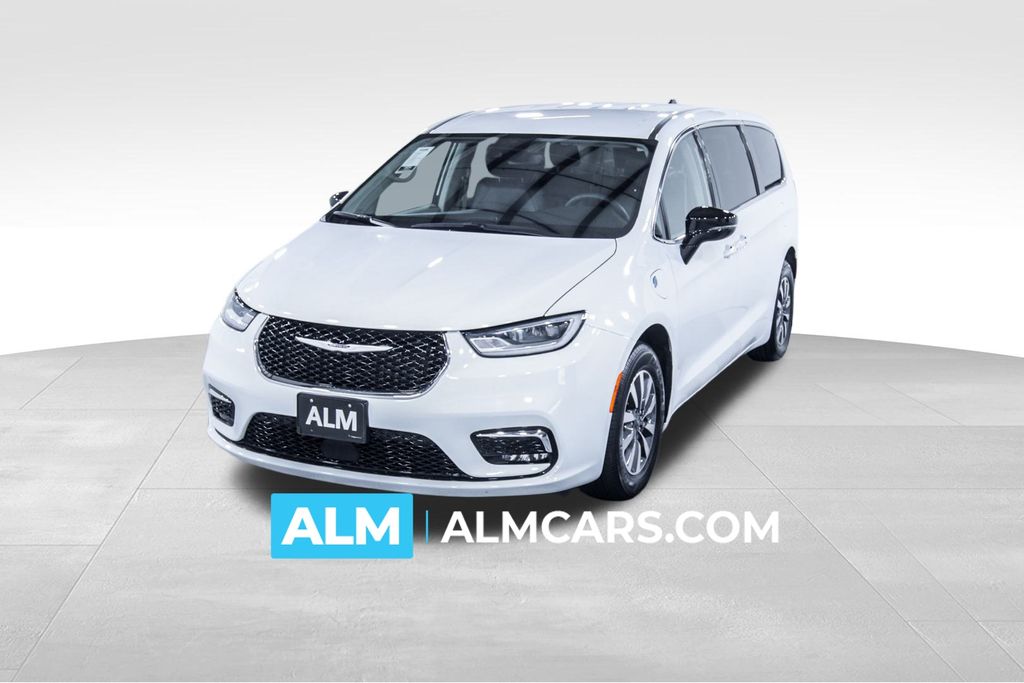 2024 Chrysler Pacifica PHEV Select